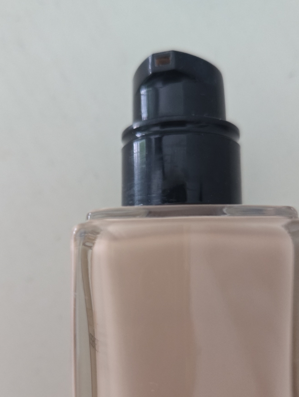 Chanel Sublimage L'Essence de Teint B20 - Gold Packaging - Picture 6 of 8